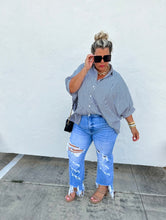 Load image into Gallery viewer, Urban Distressed Crop Jeans