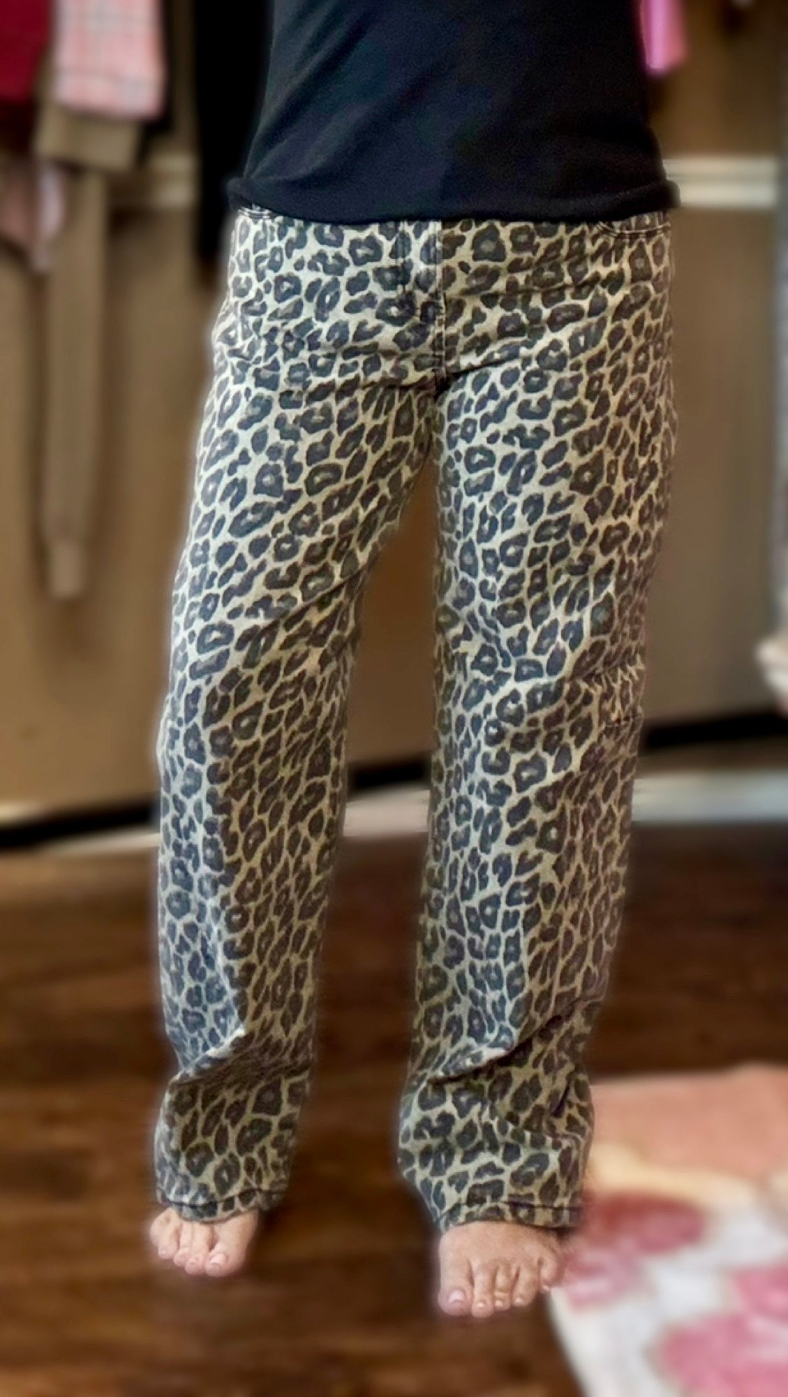 Mid Rise Leopard Barrel Jeans