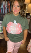 Load image into Gallery viewer, Shades of Pink Pumpkin Tee